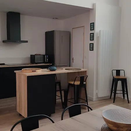 Holiday home Duplex Lumineux Et Calme En Centre-ville *