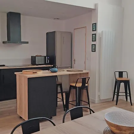 Holiday home Duplex Lumineux Et Calme En Centre-ville