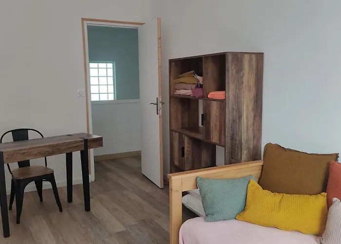 Duplex Lumineux Et Calme En Centre-ville Coutances